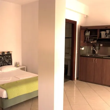 شقة Inanthi بوتوس